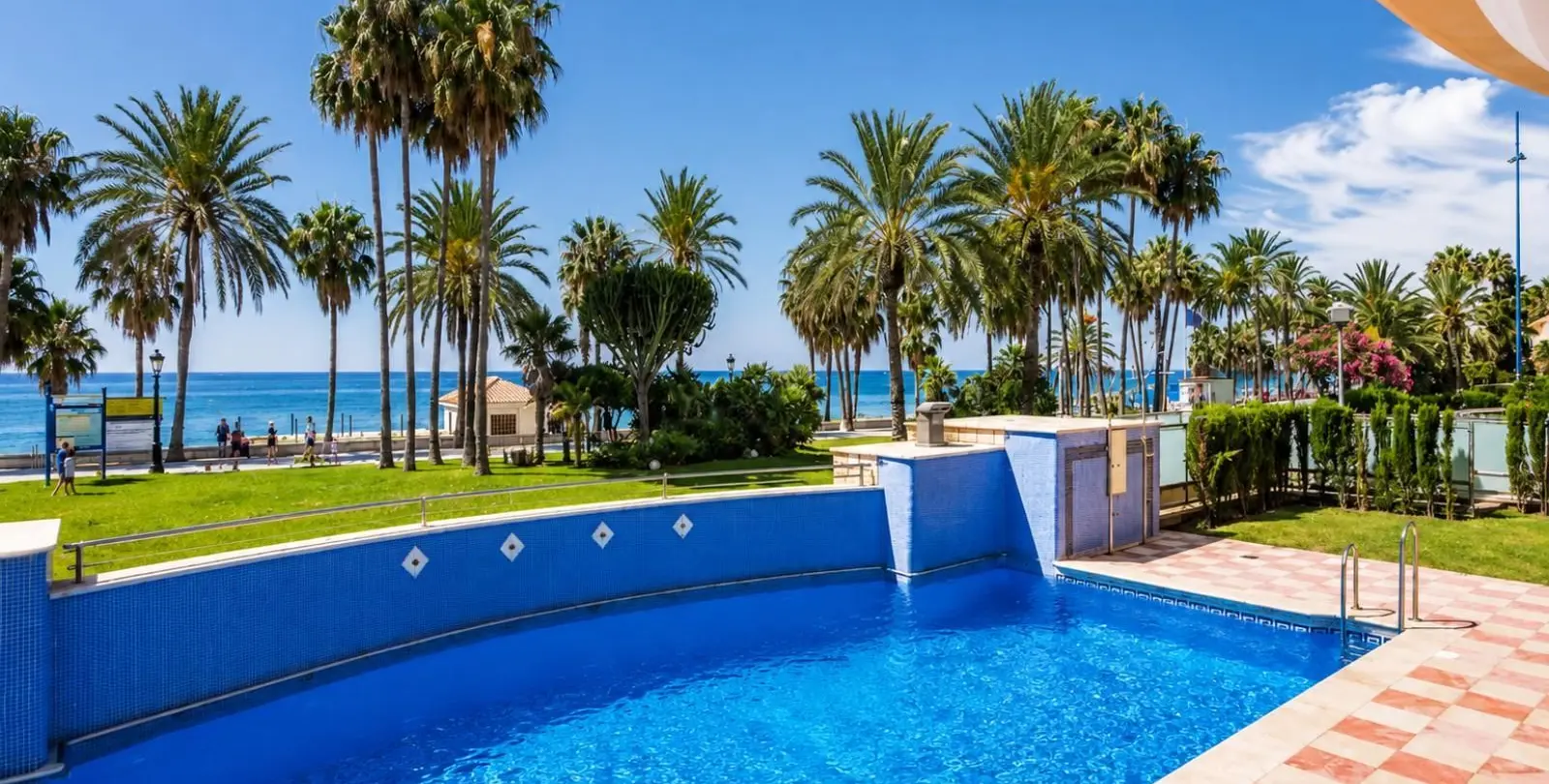 Sale of middle floor apartment in San Pedro de Alcántara 3