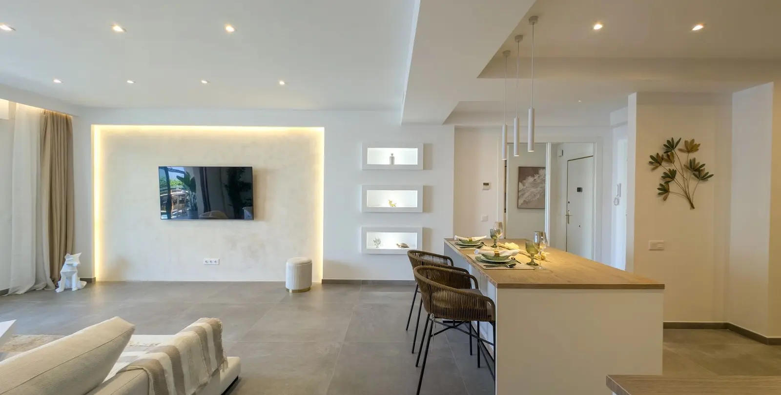 Sale of middle floor apartment in San Pedro de Alcántara 13