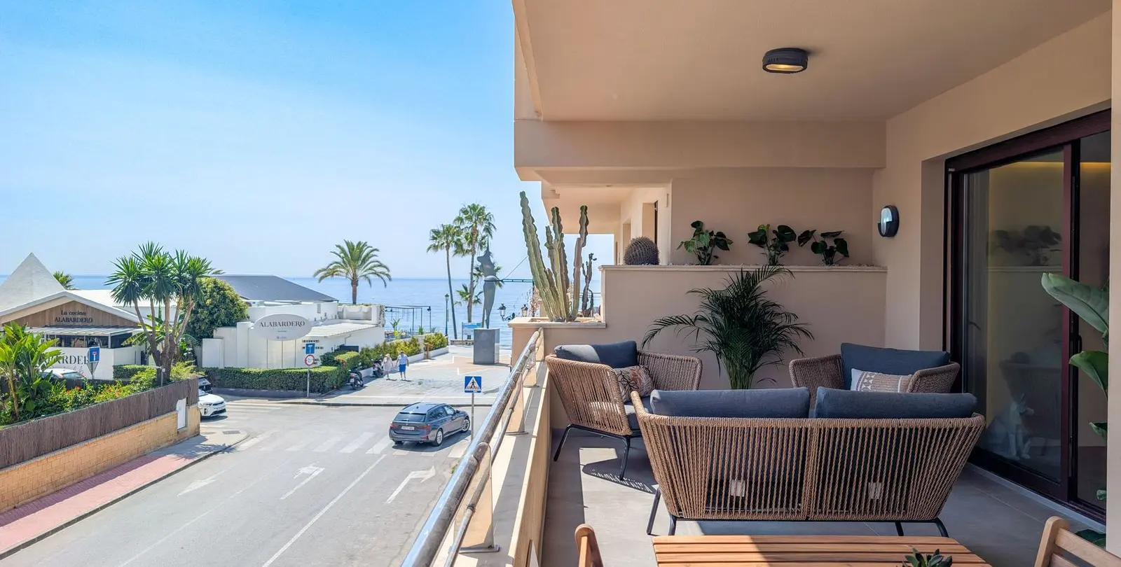 Sale of middle floor apartment in San Pedro de Alcántara 14