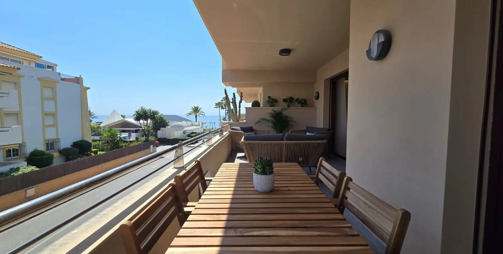 Sale of middle floor apartment in San Pedro de Alcántara 15