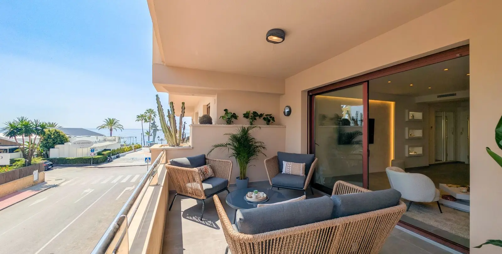 Sale of middle floor apartment in San Pedro de Alcántara 17