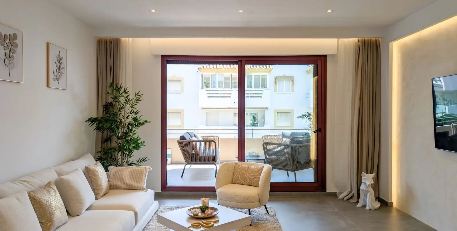 Sale of middle floor apartment in San Pedro de Alcántara 20