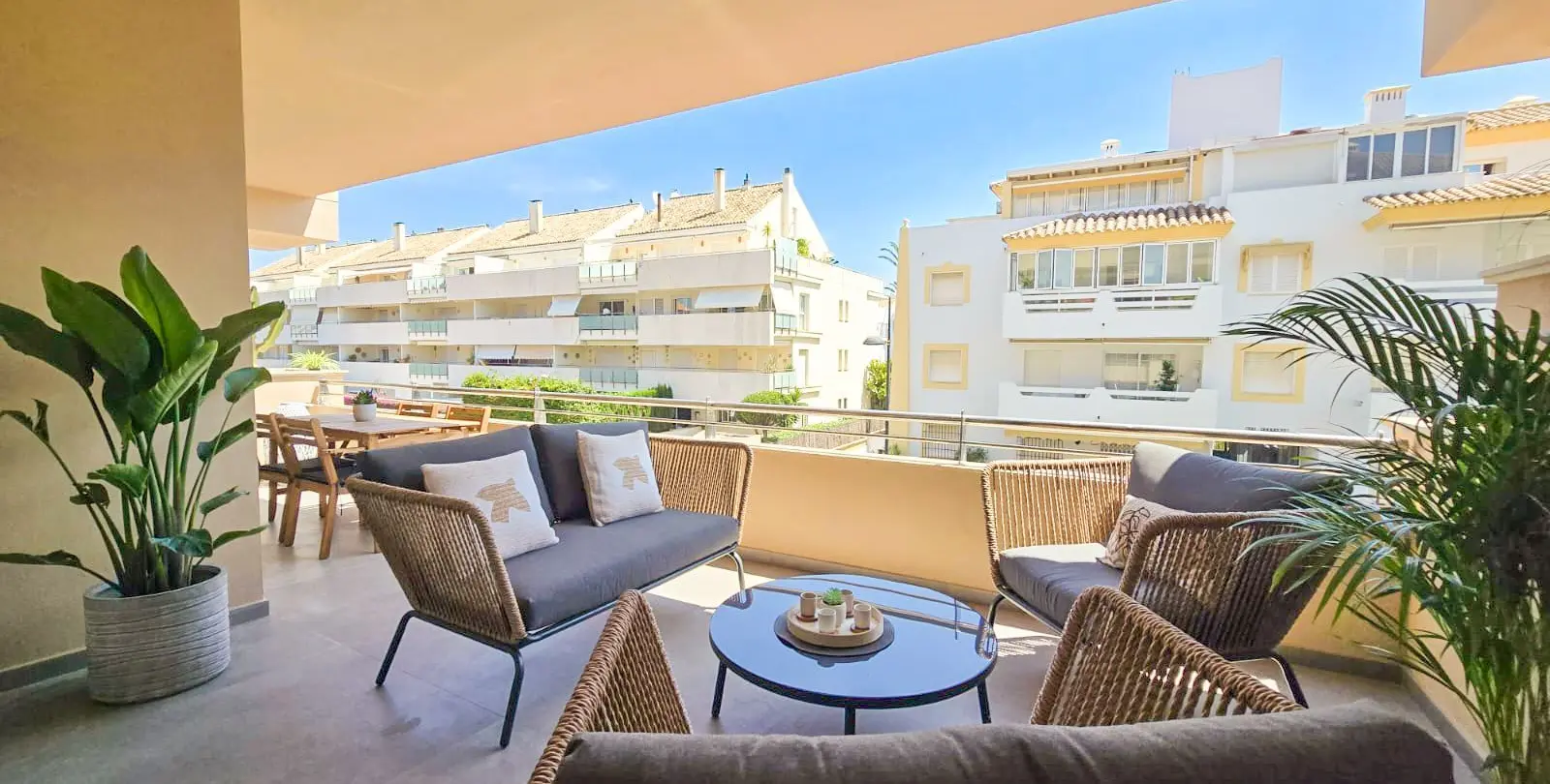 Sale of middle floor apartment in San Pedro de Alcántara 34