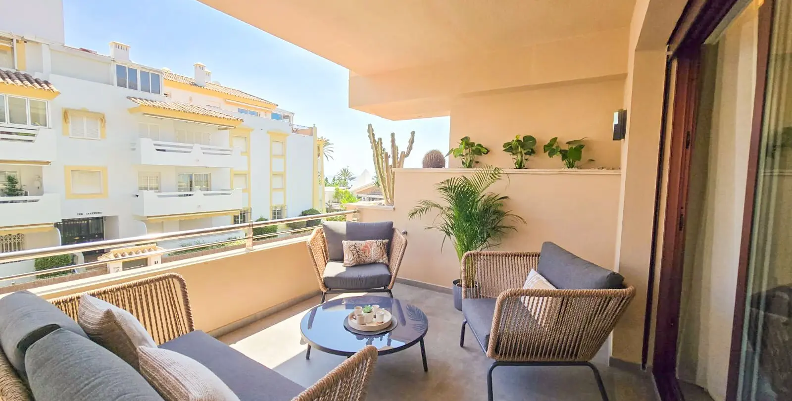 Sale of middle floor apartment in San Pedro de Alcántara 35