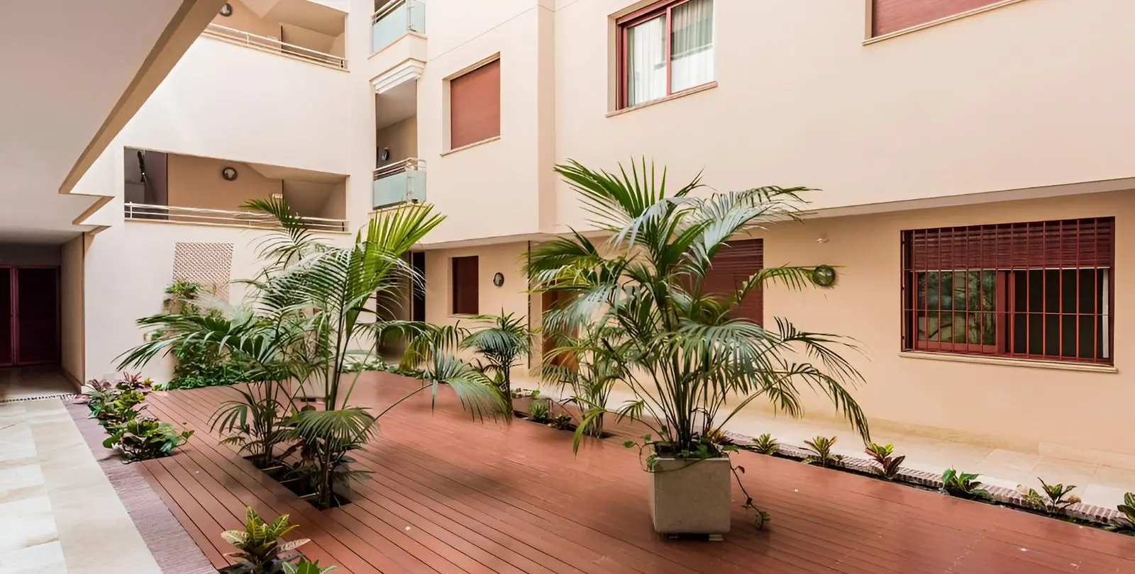 Sale of middle floor apartment in San Pedro de Alcántara 38