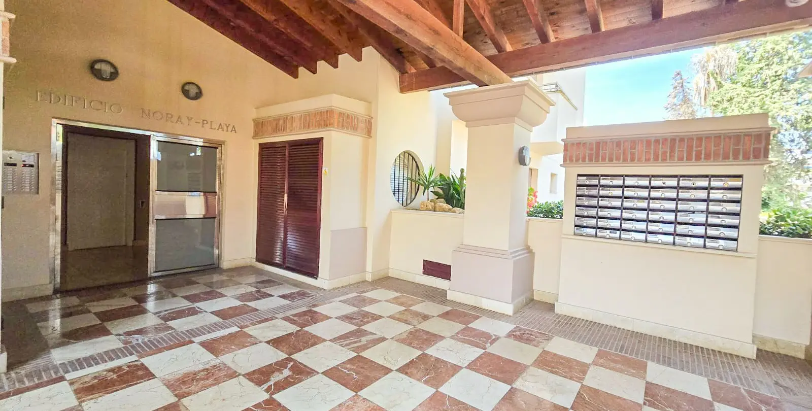Sale of middle floor apartment in San Pedro de Alcántara 41
