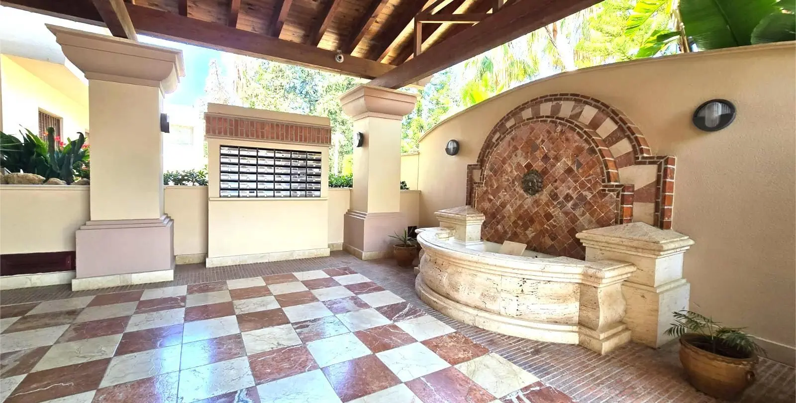 Sale of middle floor apartment in San Pedro de Alcántara 42