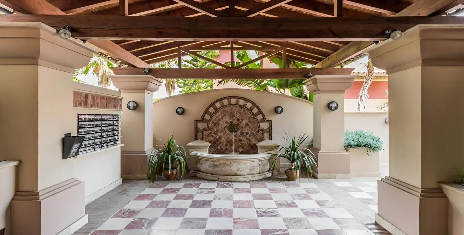 Sale of middle floor apartment in San Pedro de Alcántara 43