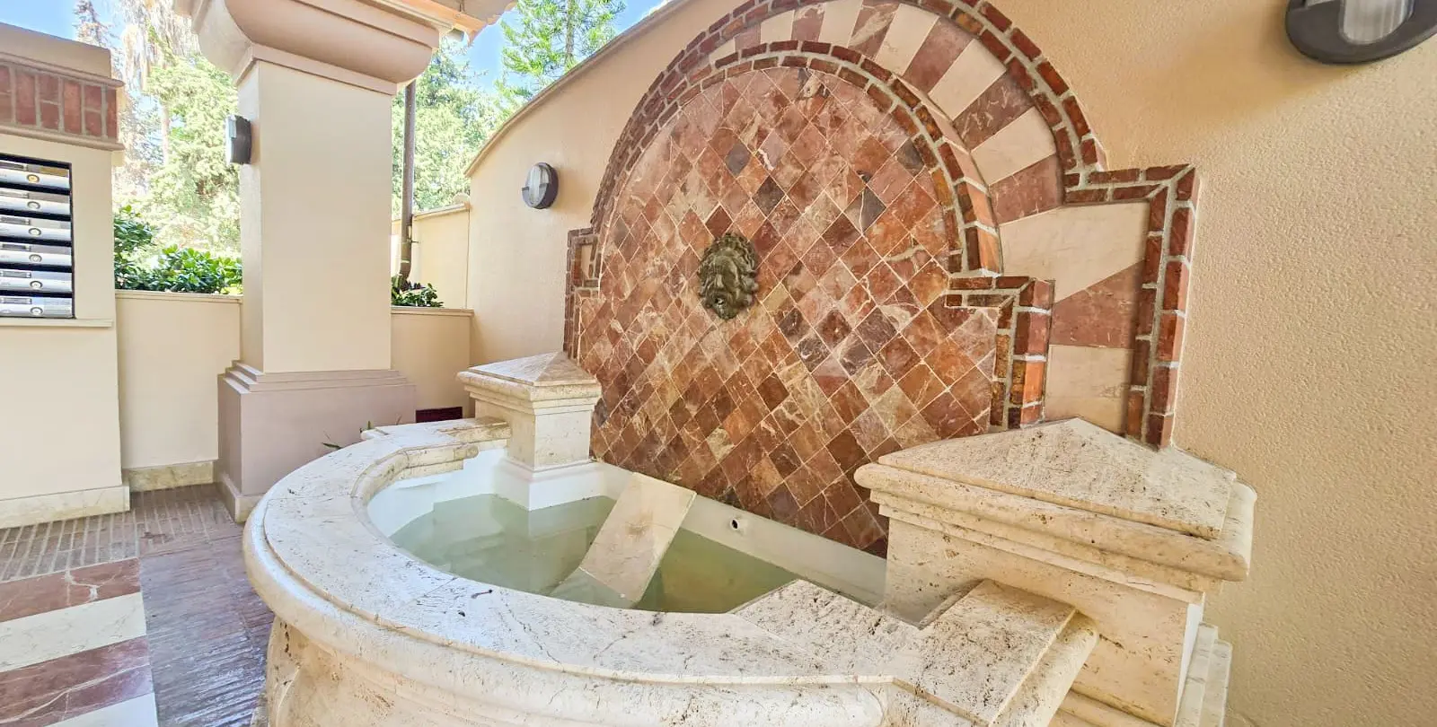 Sale of middle floor apartment in San Pedro de Alcántara 44
