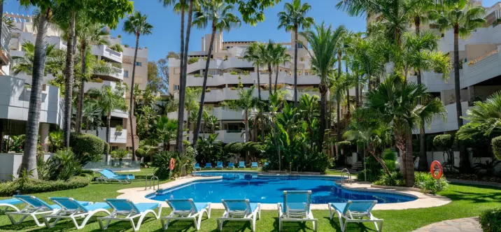 Продажа двухуровневого пентхауса в Nueva Andalucía 0