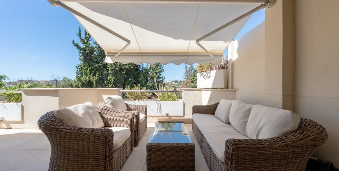 Sale of penthouse duplex in Nueva Andalucía 11