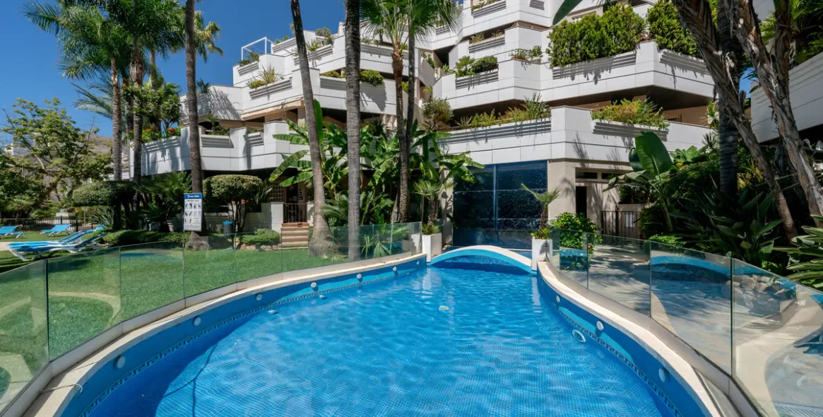 Sale of penthouse duplex in Nueva Andalucía 19