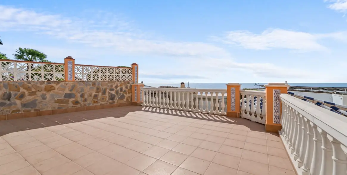 Sale of detached villa in Benalmadena 2