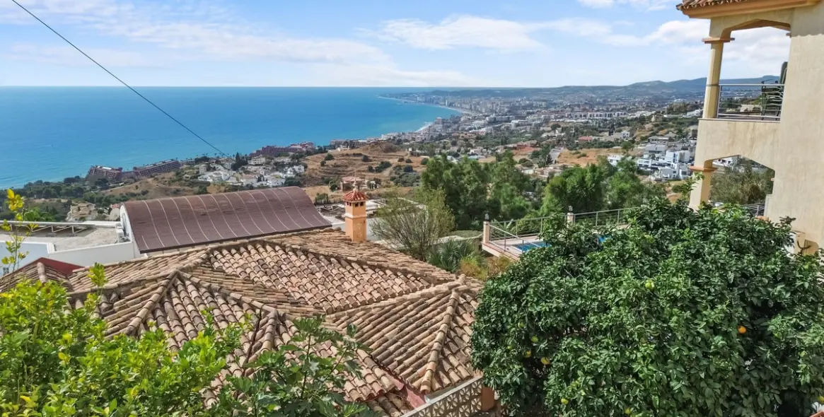 Sale of detached villa in Benalmadena 1