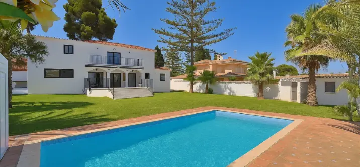 Venta de villa independiente en El Coto 0