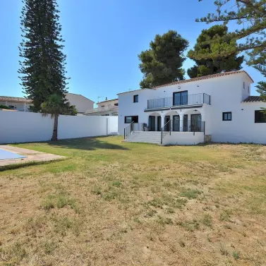 Venta de villa independiente en El Coto