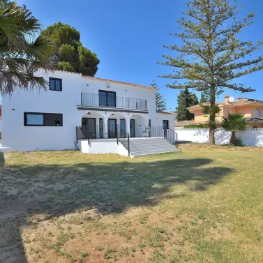 Venta de villa independiente en El Coto