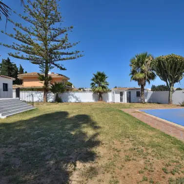 Venta de villa independiente en El Coto