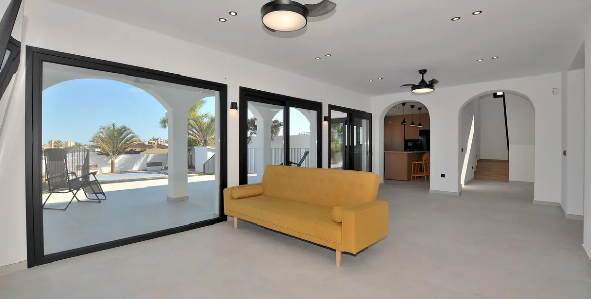 Продажа  отдельно стоящей виллы в El Coto 12