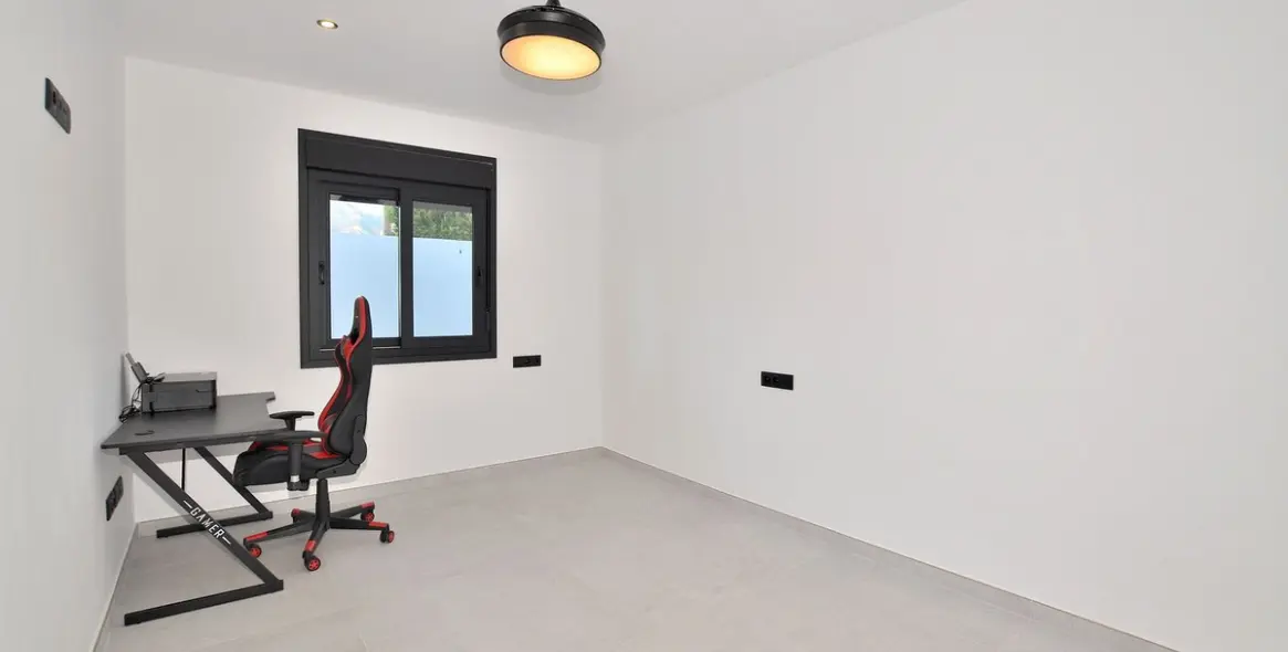 Venta de villa independiente en El Coto 24