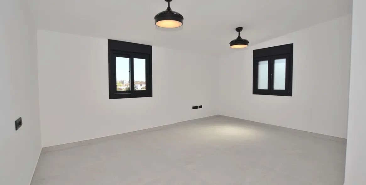 Venta de villa independiente en El Coto 33