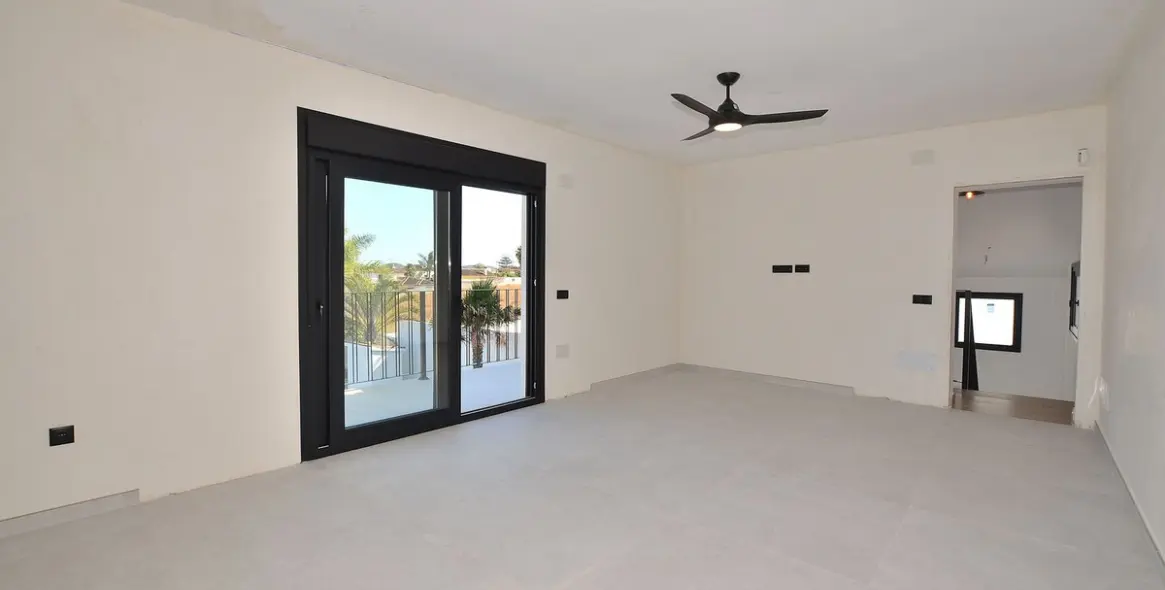 Venta de villa independiente en El Coto 36