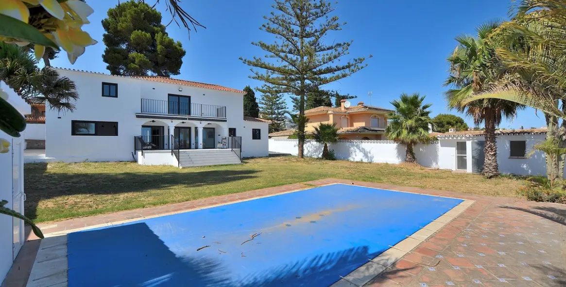 Venta de villa independiente en El Coto 41