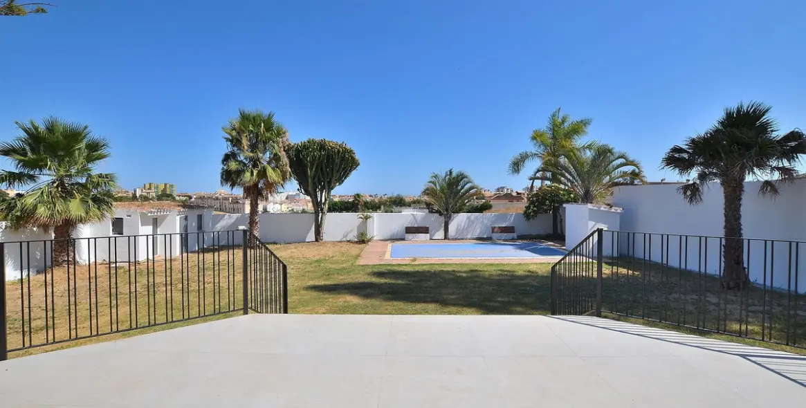 Venta de villa independiente en El Coto 45