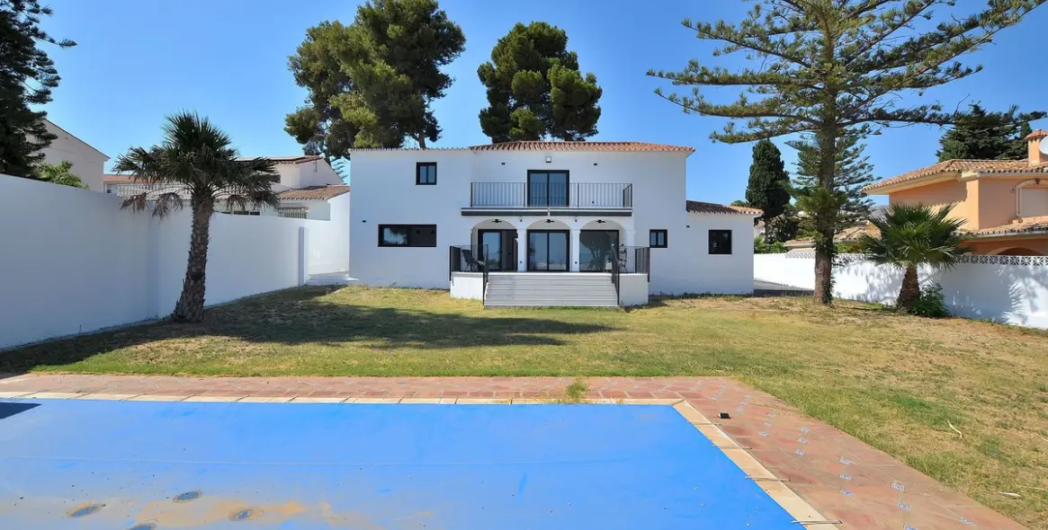 Venta de villa independiente en El Coto 49