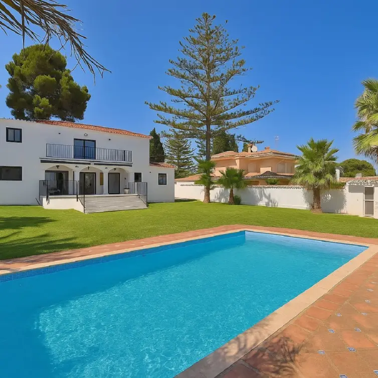 Sale of detached villa in El Coto
