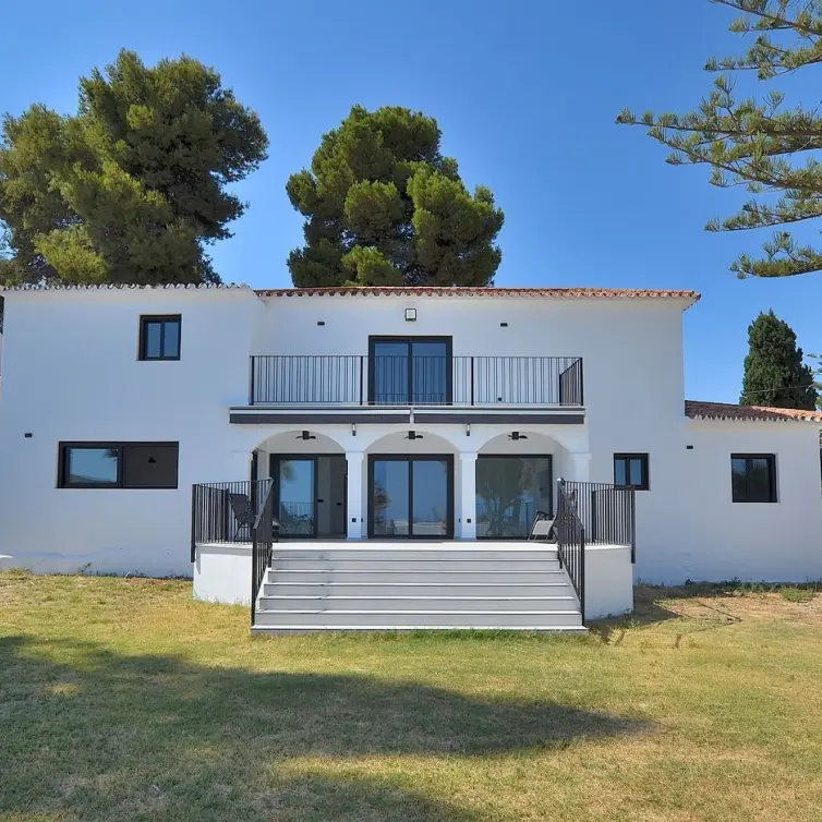 Sale of detached villa in El Coto