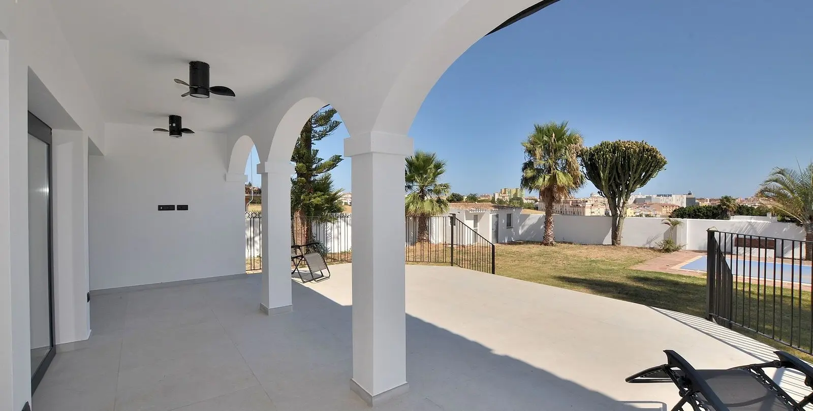 Sale of detached villa in El Coto 6