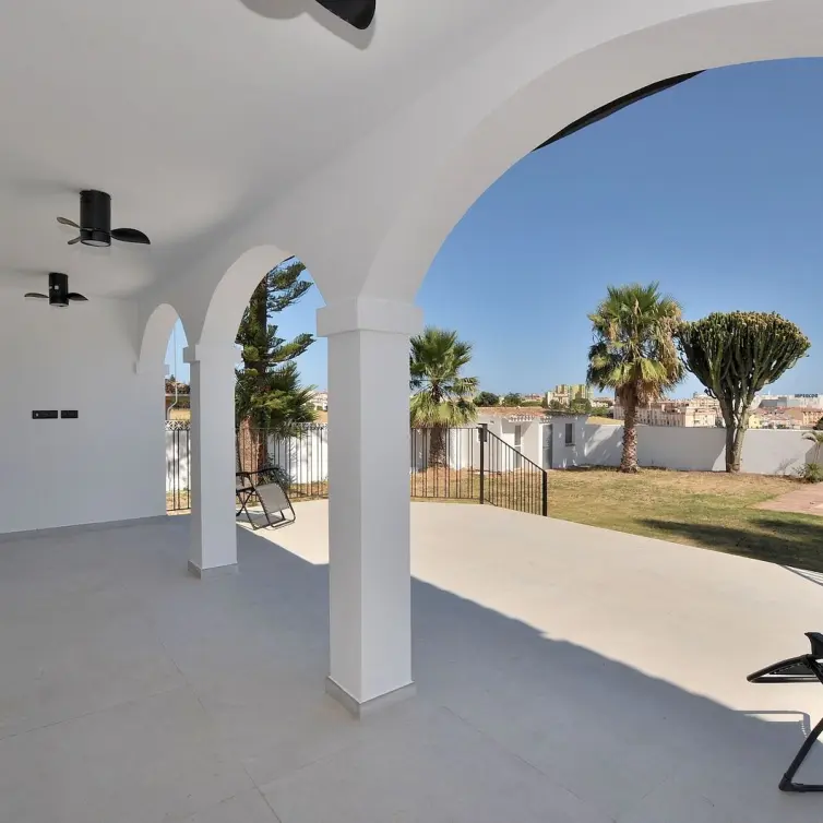 Sale of detached villa in El Coto