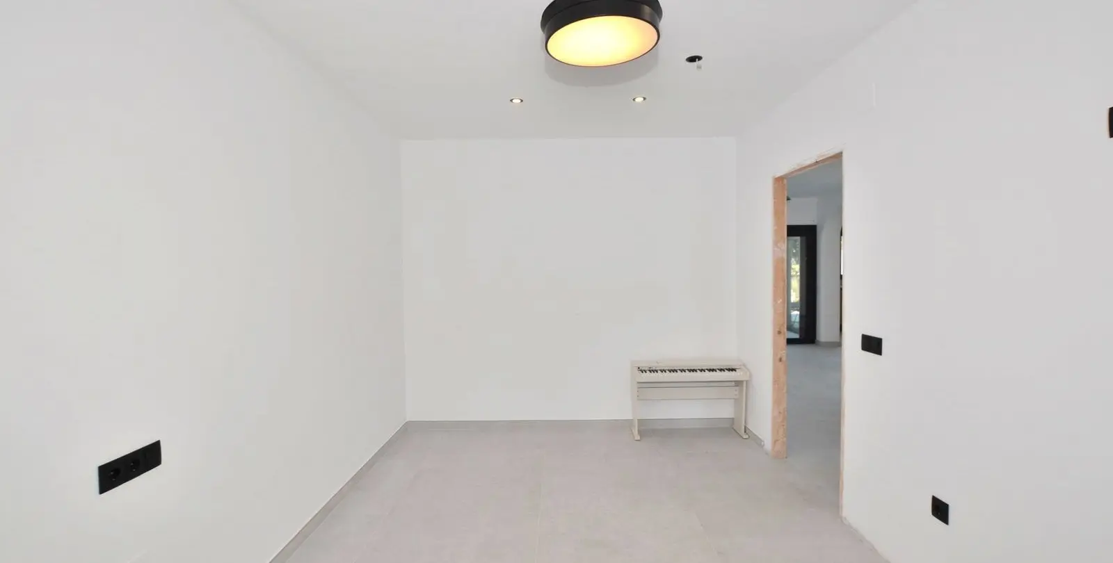 Sale of detached villa in El Coto 25