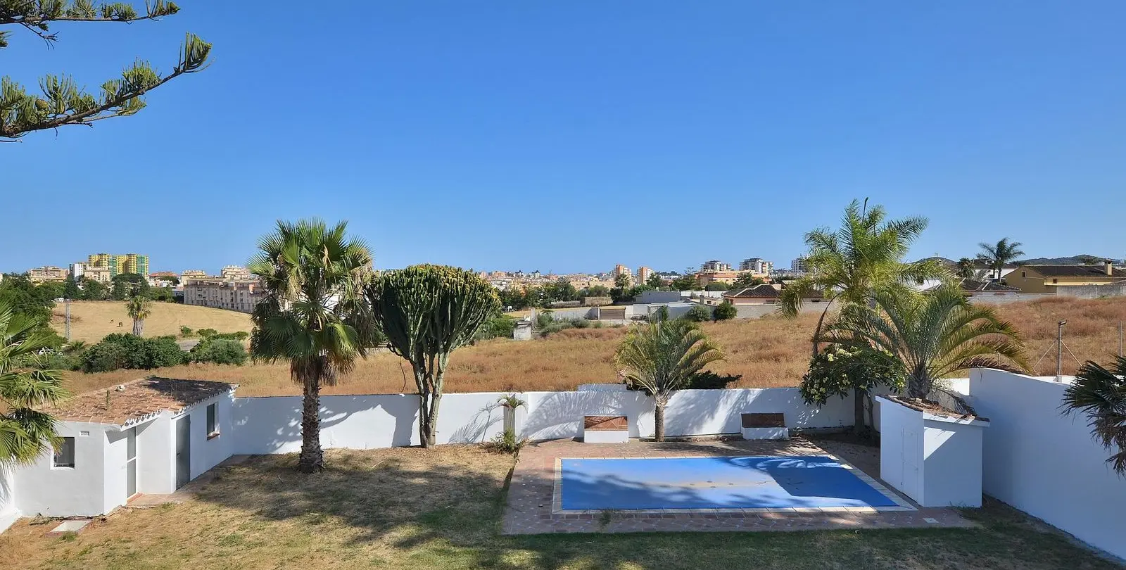 Sale of detached villa in El Coto 38