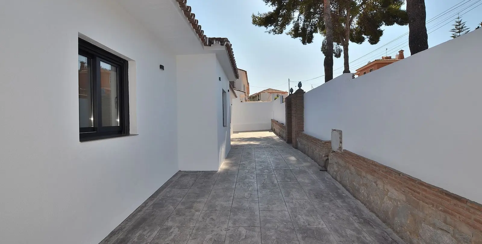 Sale of detached villa in El Coto 48