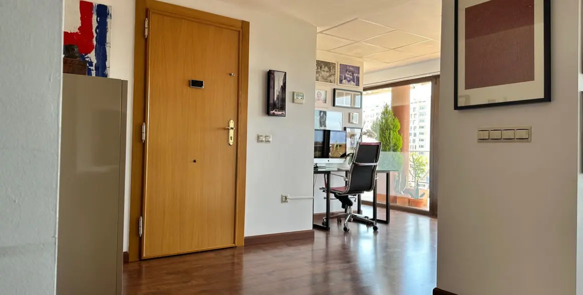 Sale of penthouse duplex in Teatinos 10