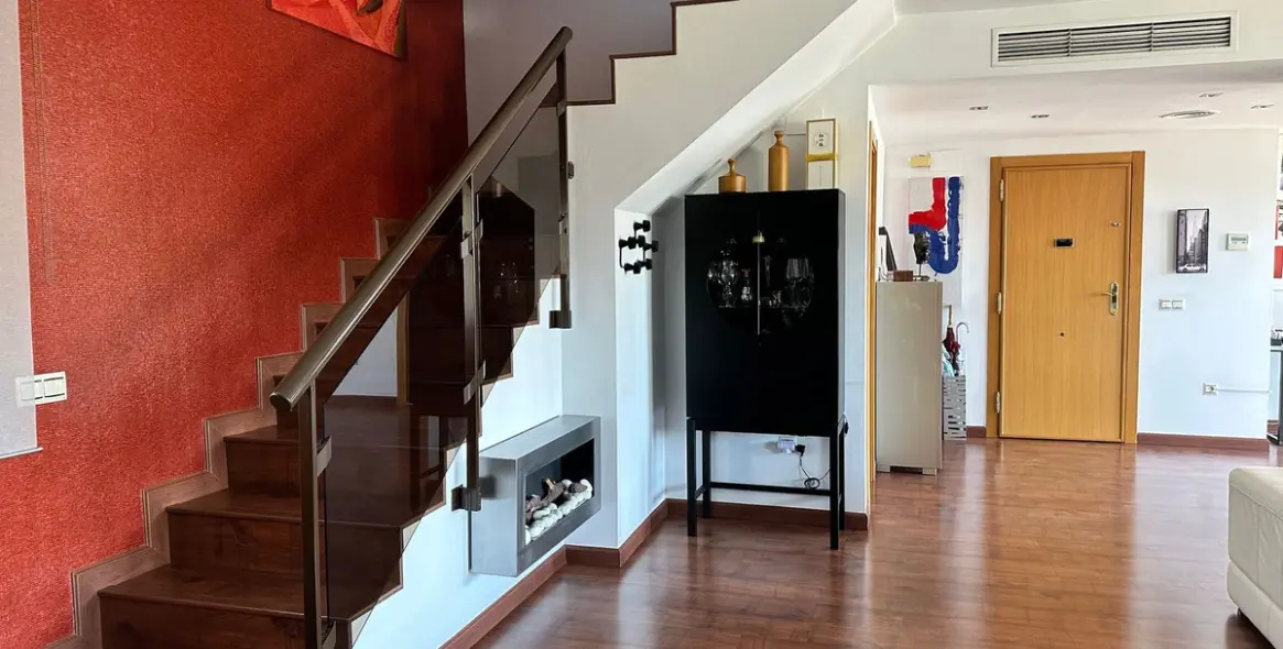 Sale of penthouse duplex in Teatinos 11