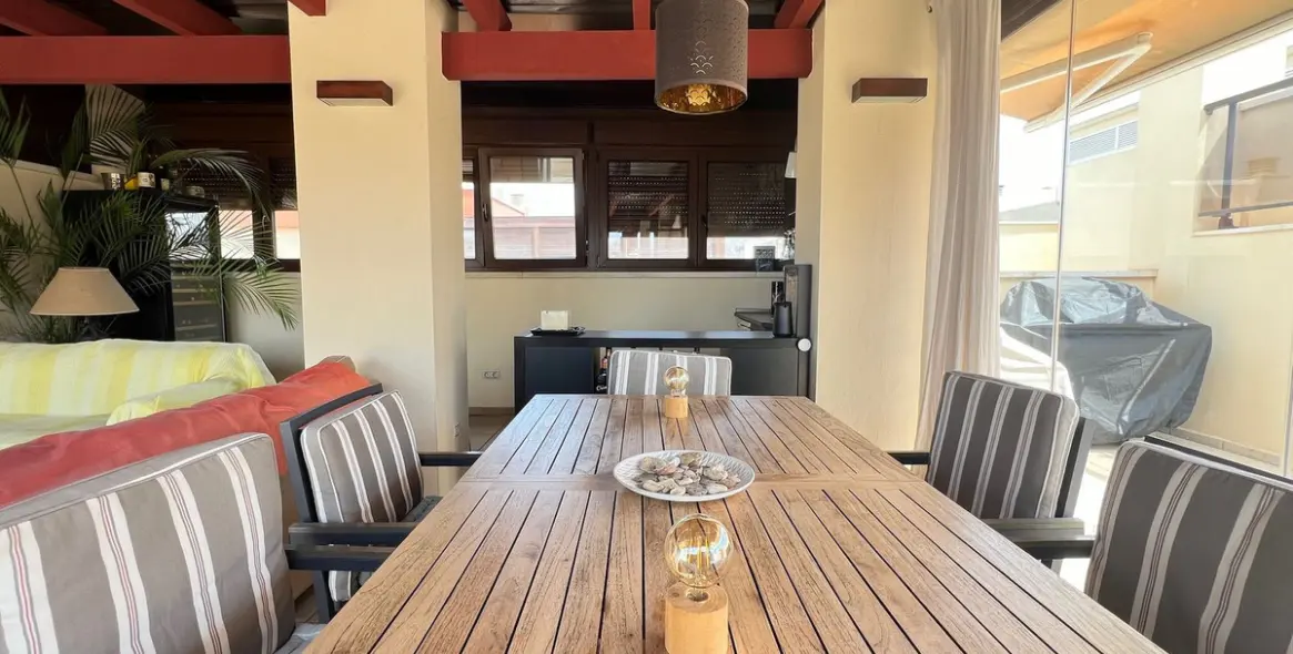 Sale of penthouse duplex in Teatinos 17