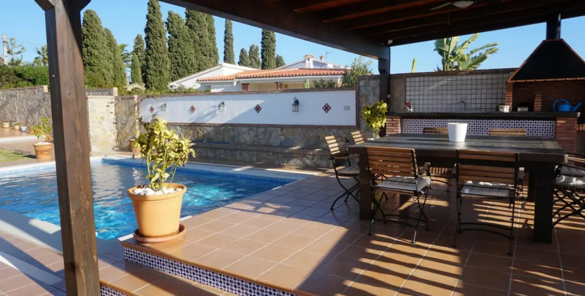 Sale of detached villa in Caleta de Vélez 32