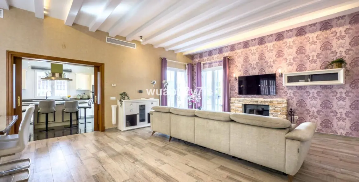 Sale of detached villa in Istán 10