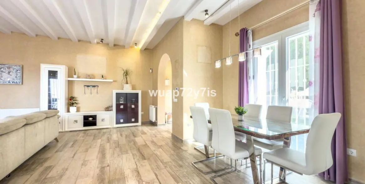 Sale of detached villa in Istán 13