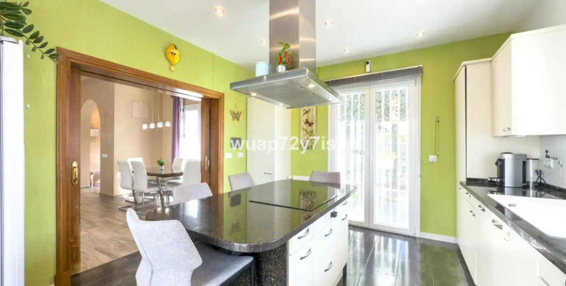 Sale of detached villa in Istán 19