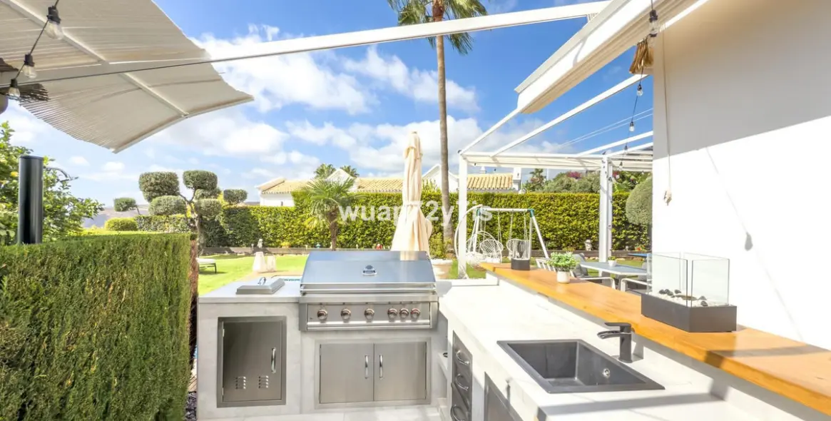 Продажа  отдельно стоящей виллы в Istán 50