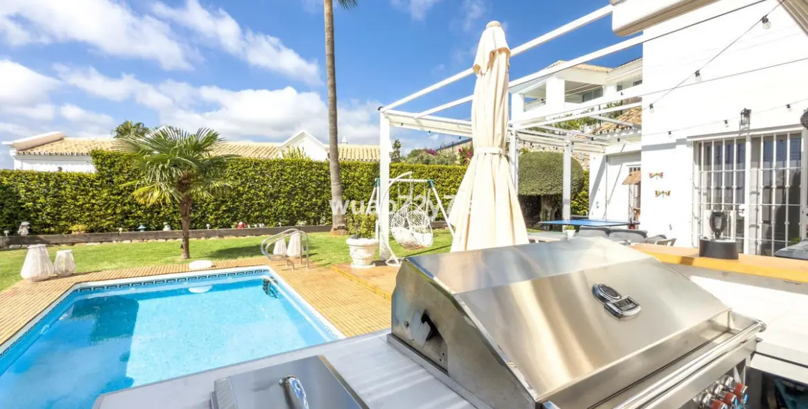 Продажа  отдельно стоящей виллы в Istán 52