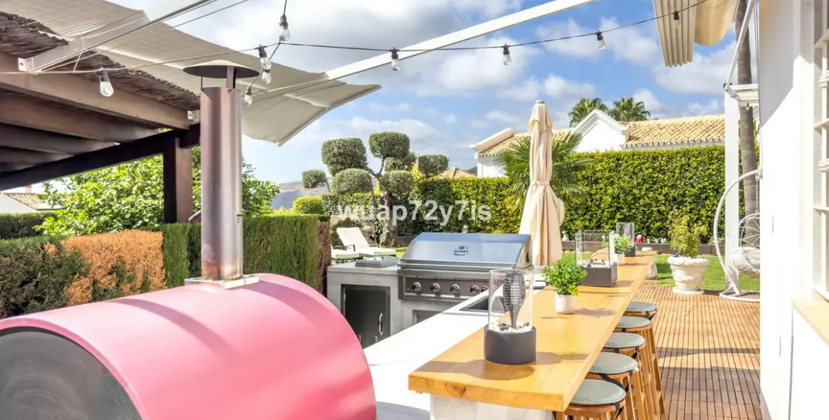 Продажа  отдельно стоящей виллы в Istán 55