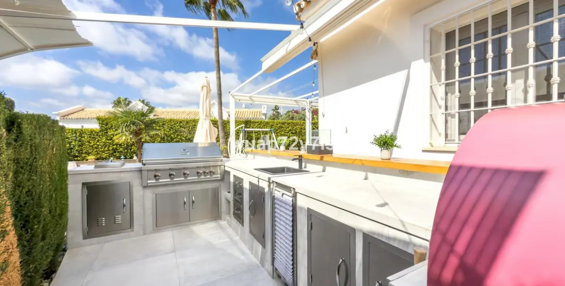 Продажа  отдельно стоящей виллы в Istán 58