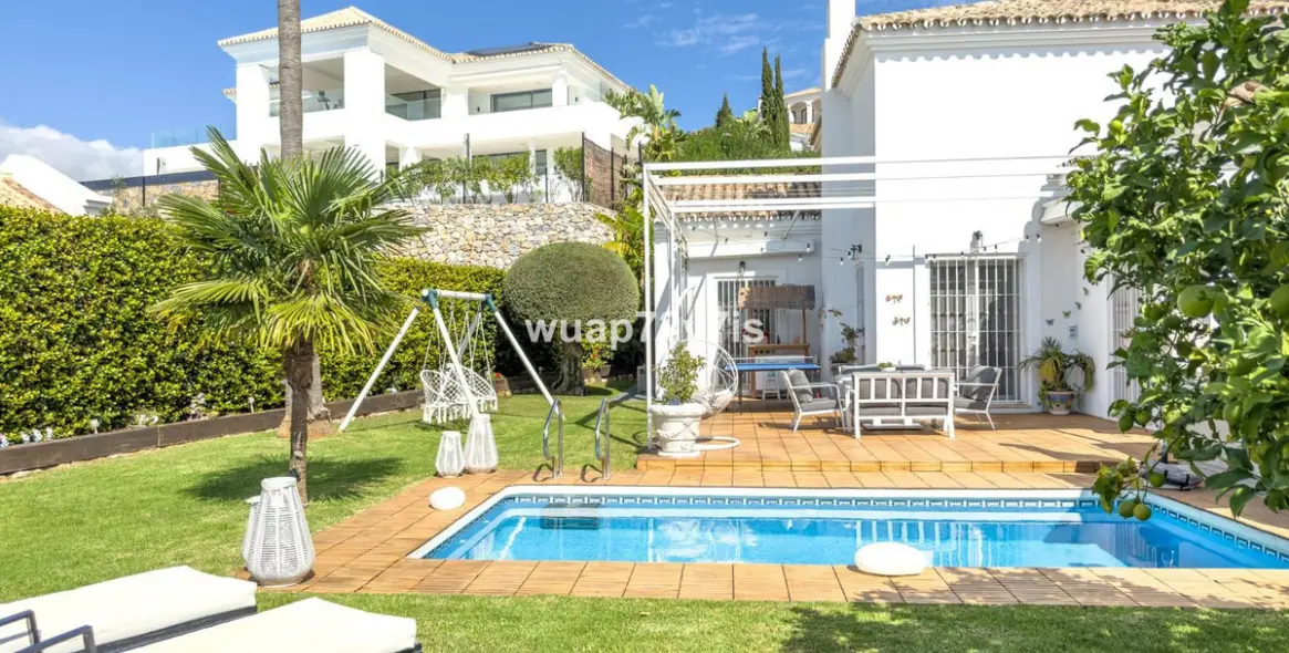 Продажа  отдельно стоящей виллы в Istán 61