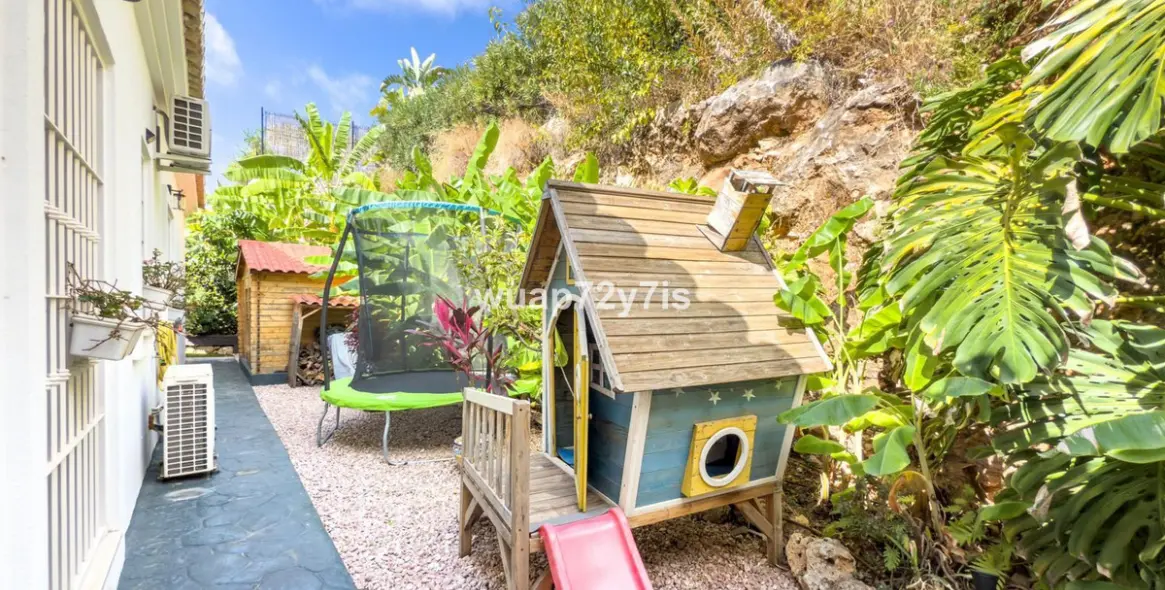 Продажа  отдельно стоящей виллы в Istán 67