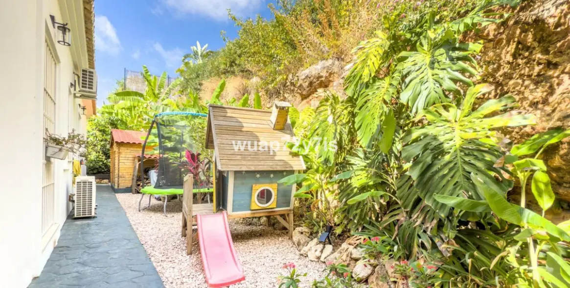 Продажа  отдельно стоящей виллы в Istán 68